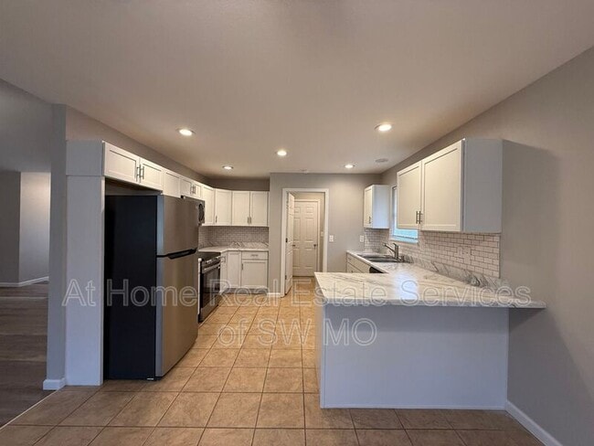 Building Photo - 923 Turnberry Blvd
