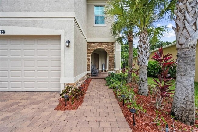 Building Photo - 1813 NW Cataluna Cir