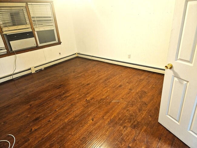 Building Photo - 289 Nagle St