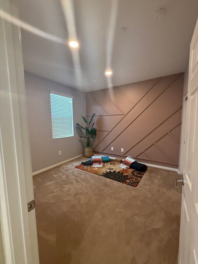 Building Photo - 243 Riverdale Ct