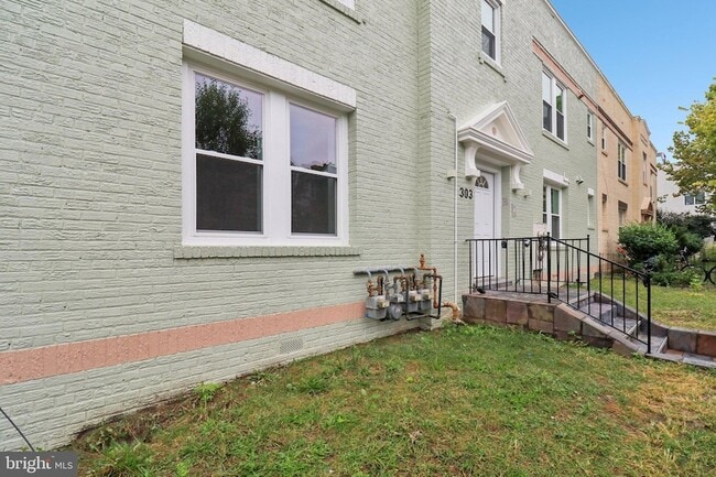 Building Photo - 303 Seaton Pl NE