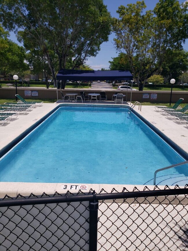 Building Photo - 2-bedroom apartment in Coral Springs