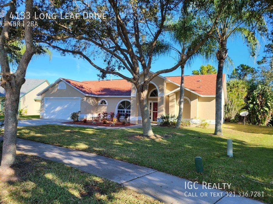 Primary Photo - Large - Beautiful 4/2 in a quiet neighborh...