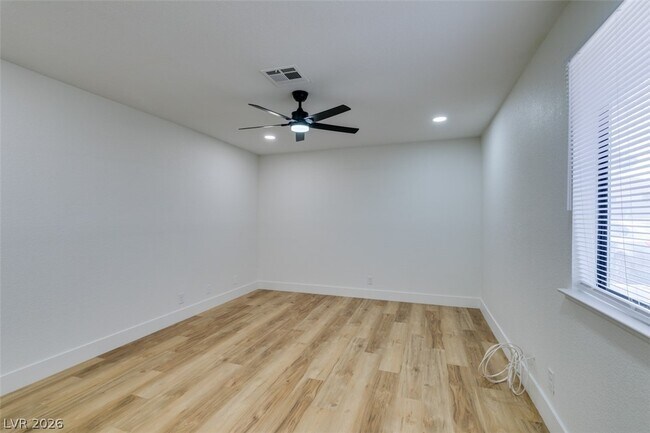Foto del edificio - 5701 Smoke Ranch Rd