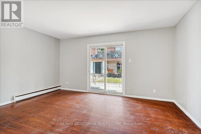 Building Photo - 2316 Hixon St