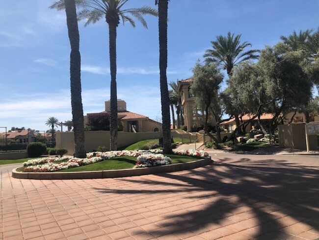 Building Photo - THE RACQUET CLUB IN SCOTTSDALE