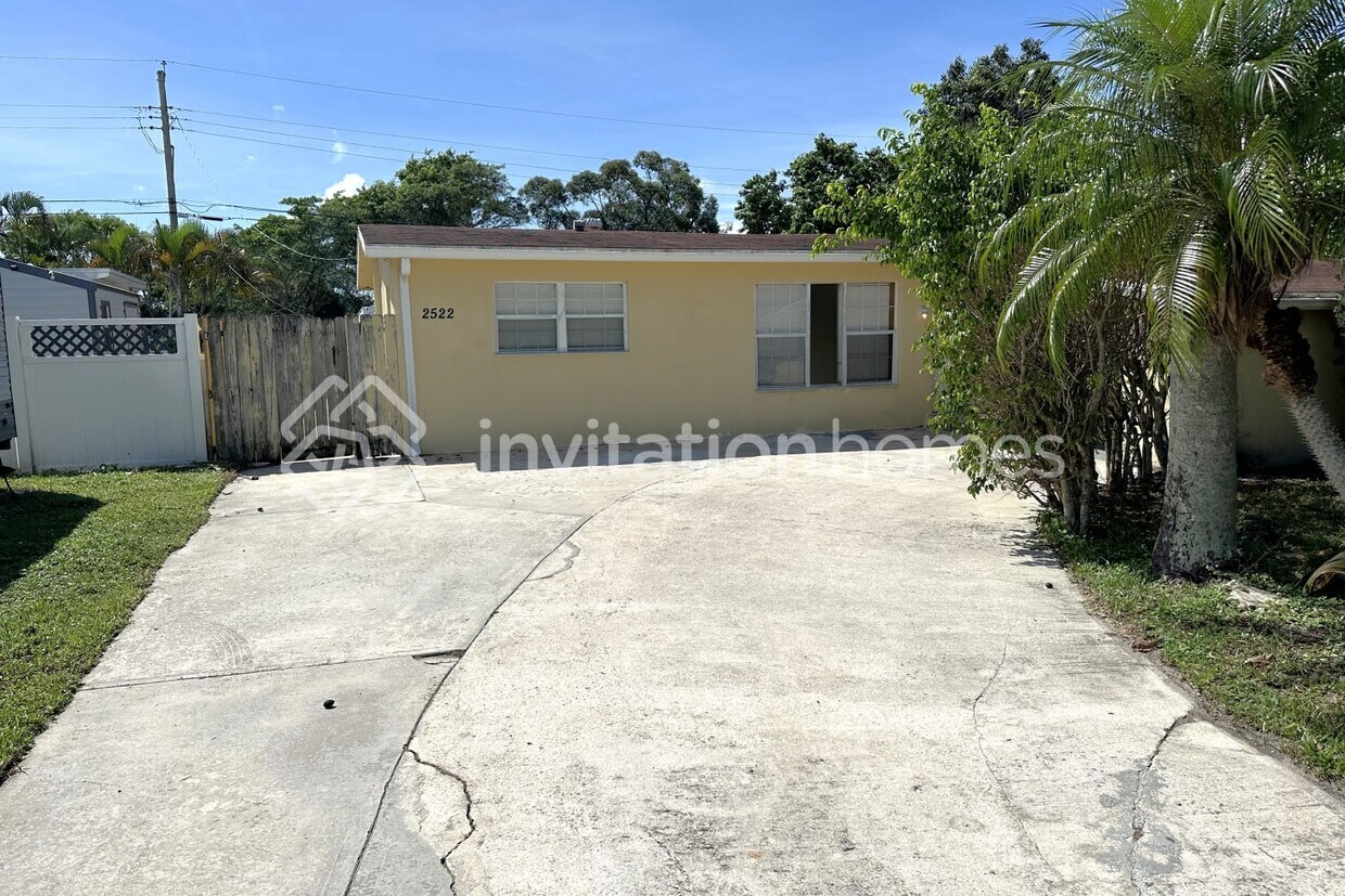 Primary Photo - 2522 Holly Rd