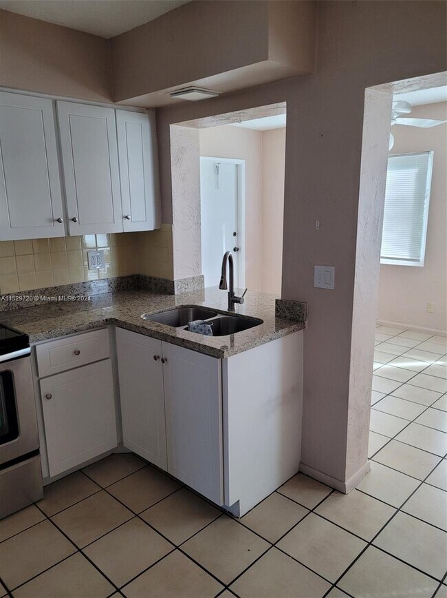Building Photo - 7000 NW 95th Terrace
