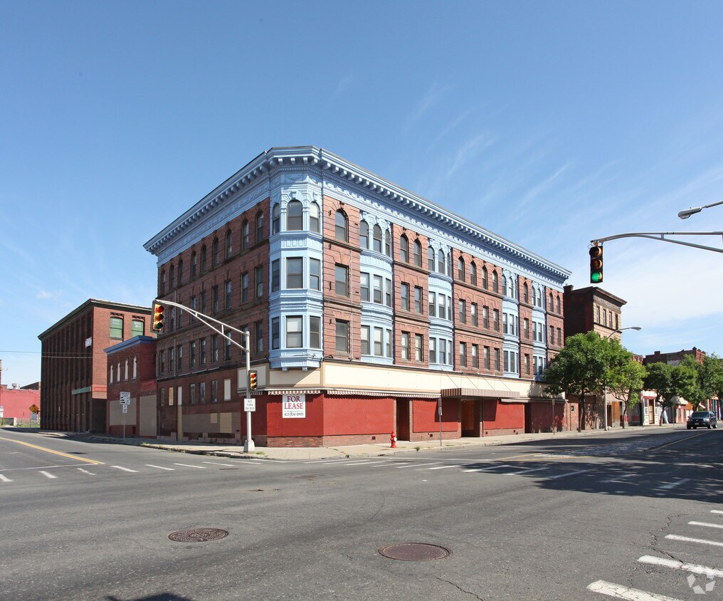 Primary Photo - 449-461 Main St