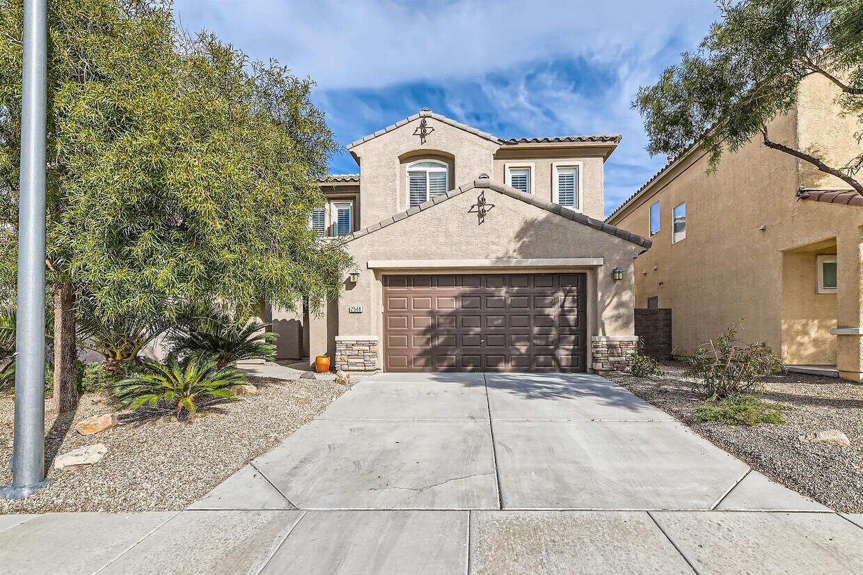 Foto principal - 2548 Sturrock Dr