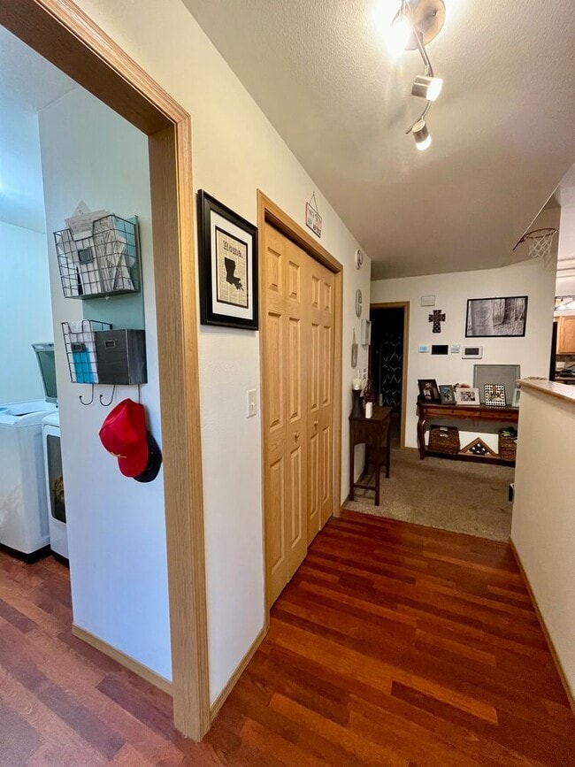 Building Photo - Pet friendly, ranch home for rent in North Pole