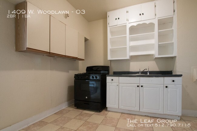 Building Photo - FABULOUS 2 BEDROOM IN WOODLAWN LAKE