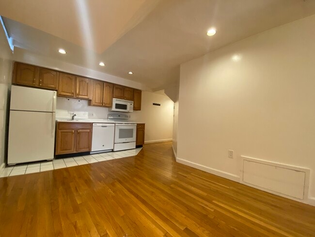 Building Photo - 23 Snow Hill St