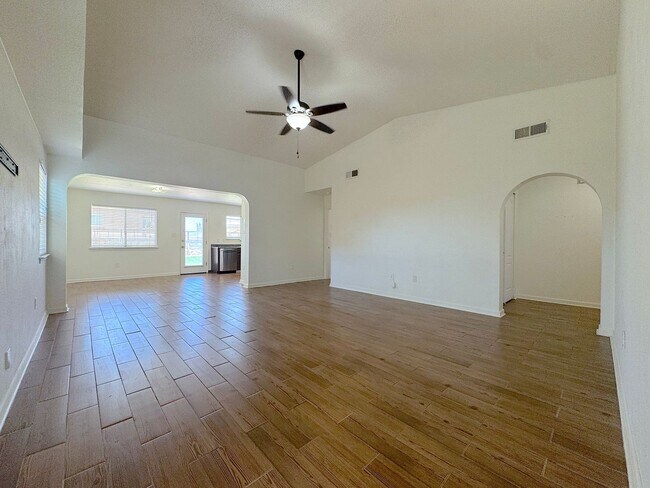 Building Photo - East El Paso 3bed/2bath Refrig A/C & Synthetic Lawn!