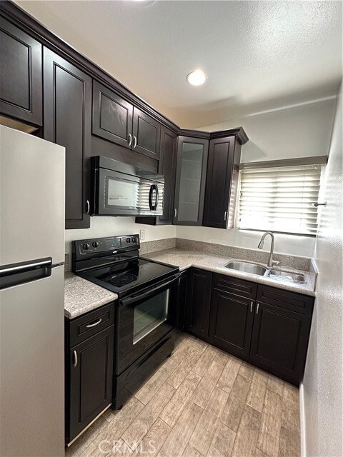Foto principal - 7730 Eastwood Ave