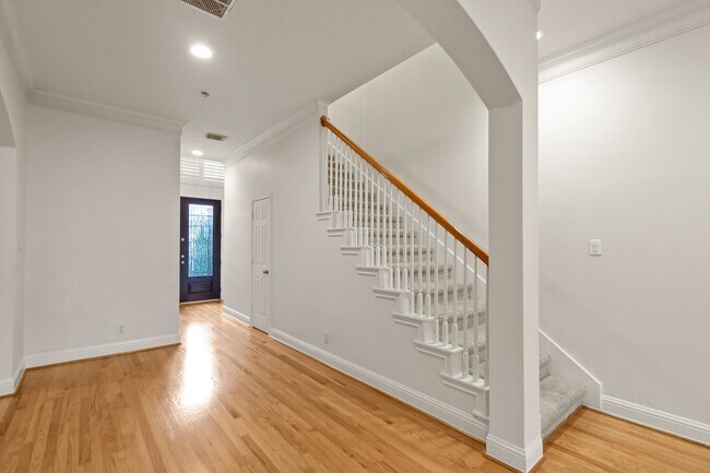 Building Photo - 5351 McCulloch Cir