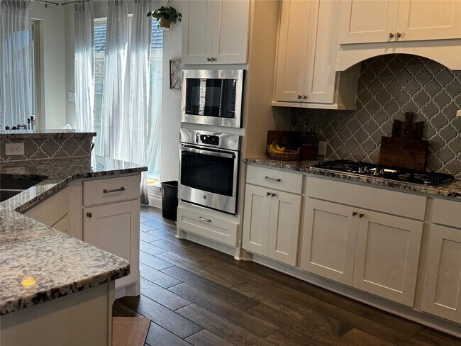 Foto del edificio - 2361 Olive Forest Ln