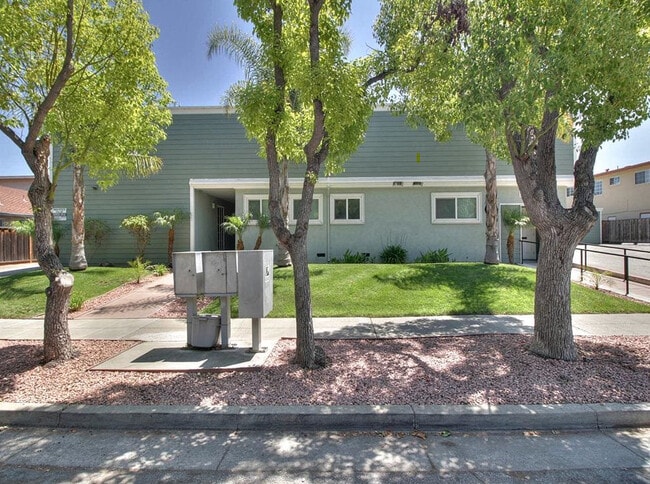 Building Photo - Joseph Manor