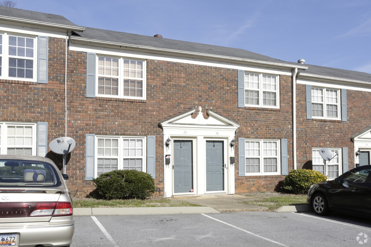 Building Photo - Fredericksburg Townhomes