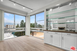 Foto del edificio - 320 N Maple Dr