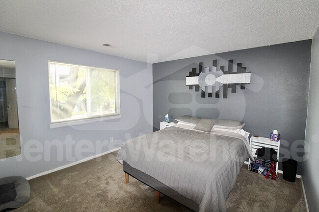 Foto del edificio - 6388 Oak Ct