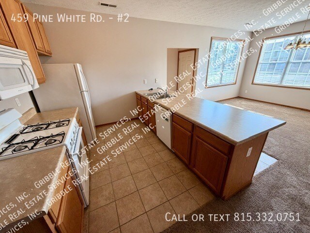 Foto del edificio - 459 Pine White Rd