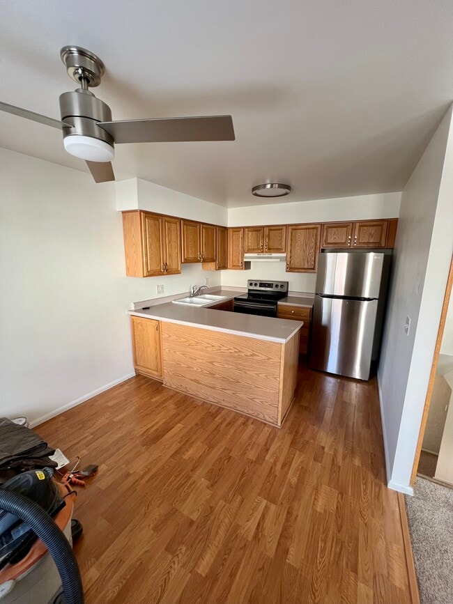 Kitchen - 2344 E Fisher Ln