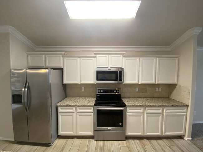 Building Photo - 3 bed 2 bath in Lone Star Trails
