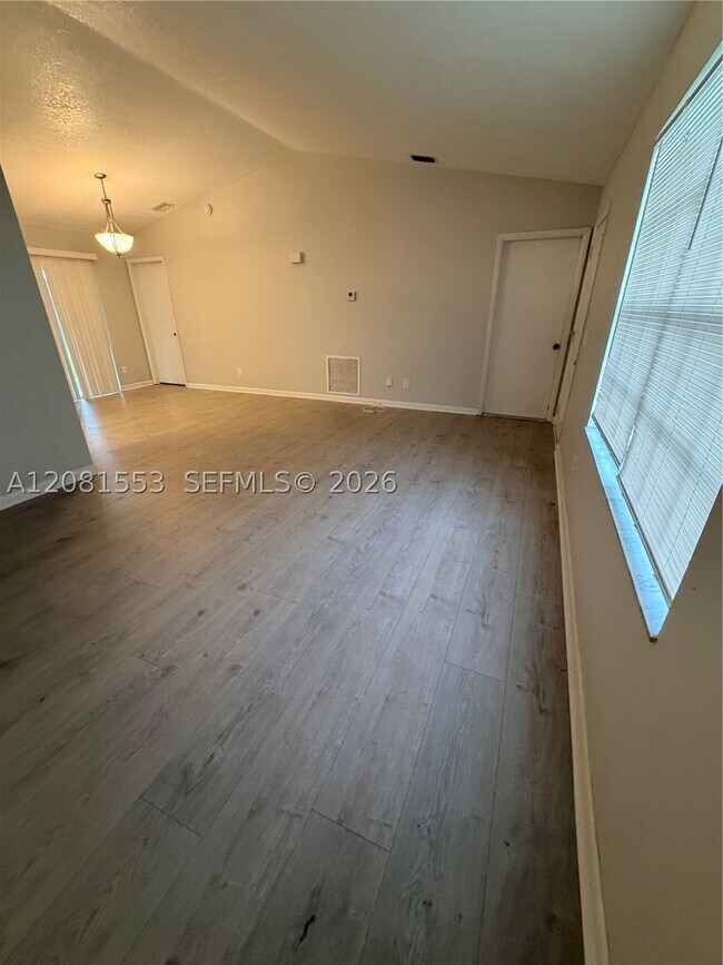 Foto del edificio - 317 SW Buxton Ave