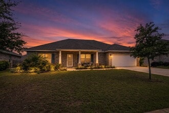 Building Photo - 147 Picnic Pl