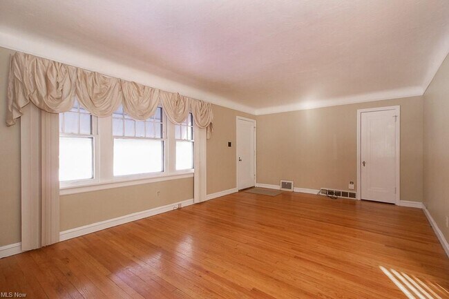 Building Photo - 1507 Sherbrook Rd
