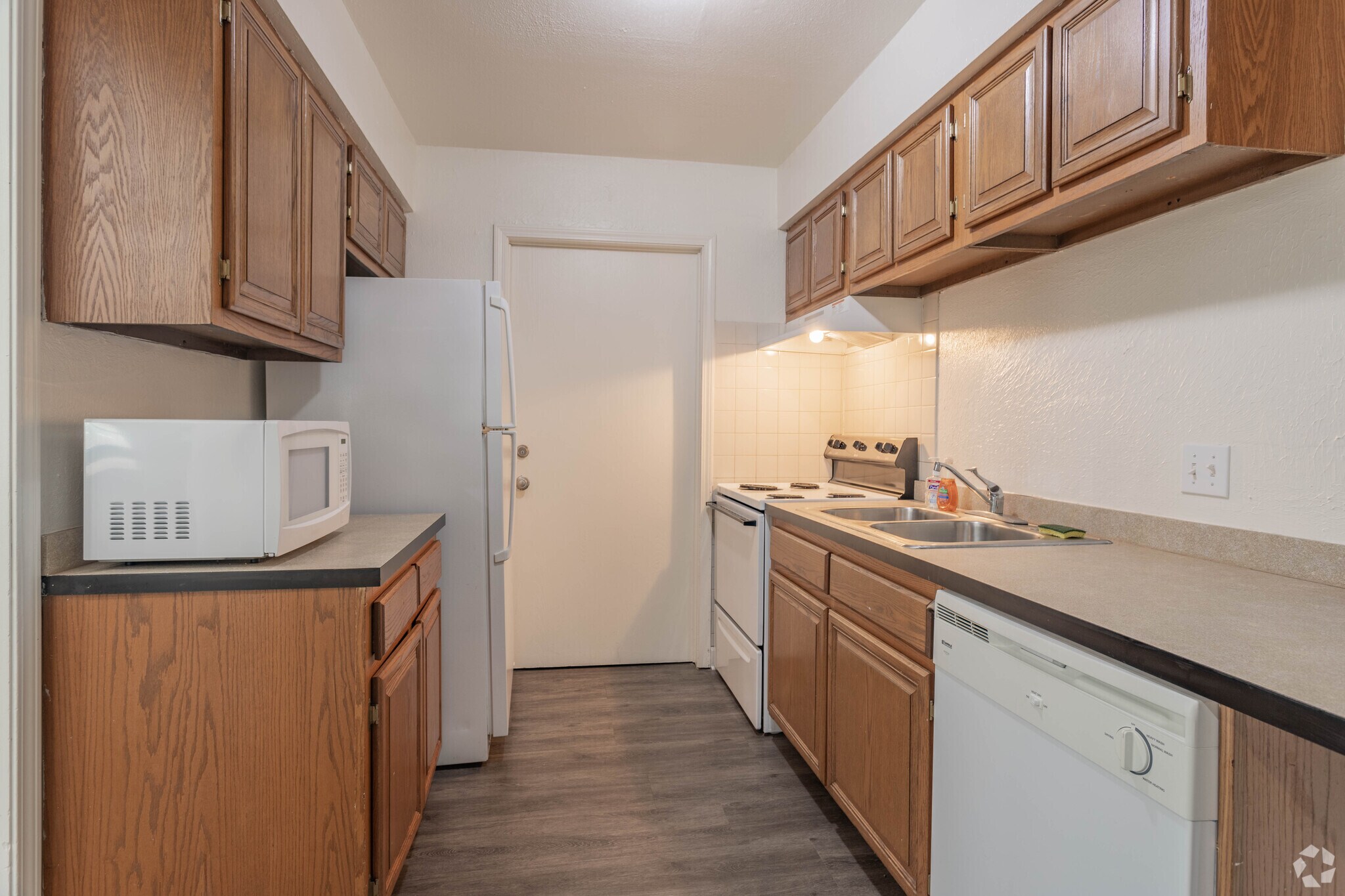 Cedarwood Village Apartments – photo 4