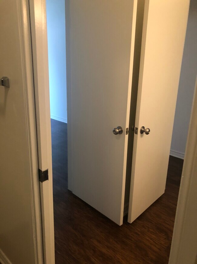 Foto del edificio - 2300 E Westport Dr