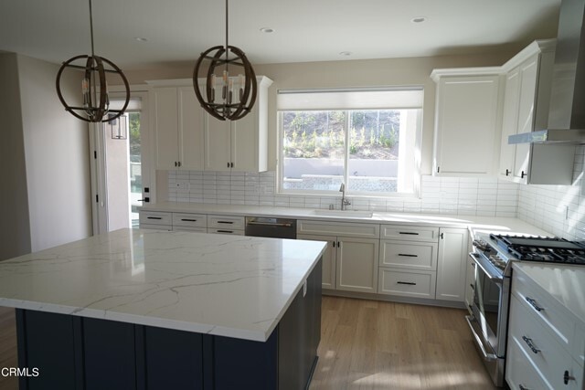 Building Photo - 625 Colina Vista