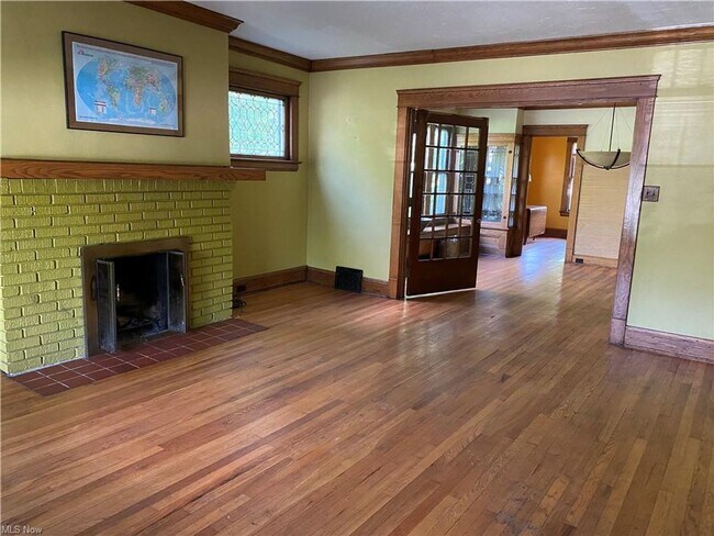 Building Photo - 5 Bedroom 2 bath Cleveland Hts!