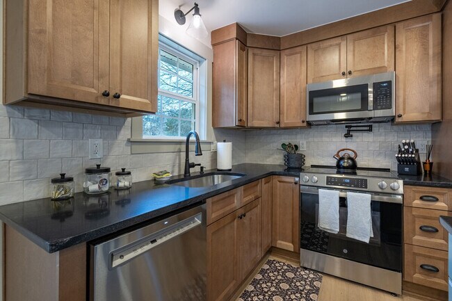 Building Photo - 29 Jennifer Ln