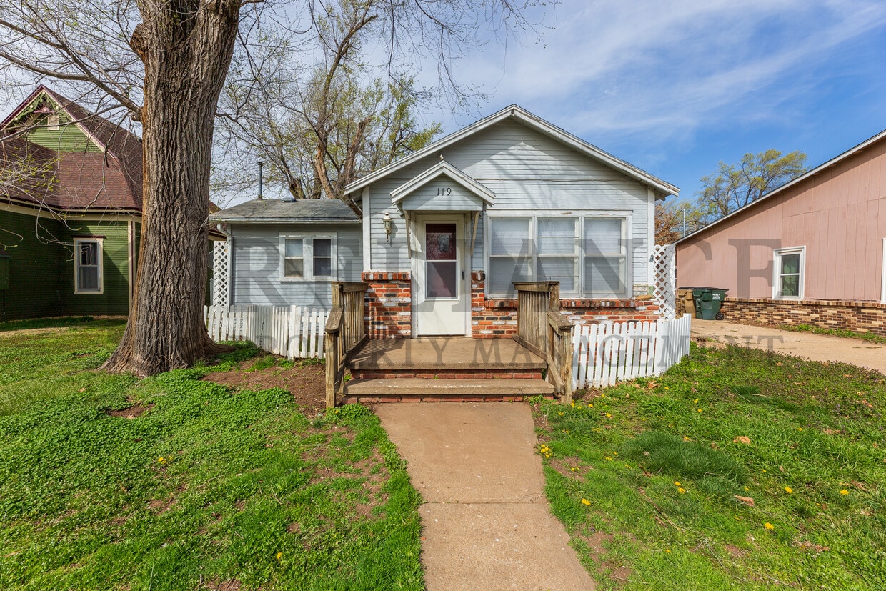 Primary Photo - 119 S Wichita St