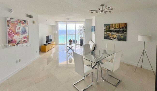 Foto del edificio - 16699 Collins Ave