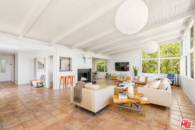 Foto del edificio - 19783 Valley View Dr