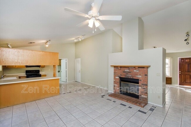 Foto del edificio - 5802 E Enrose St