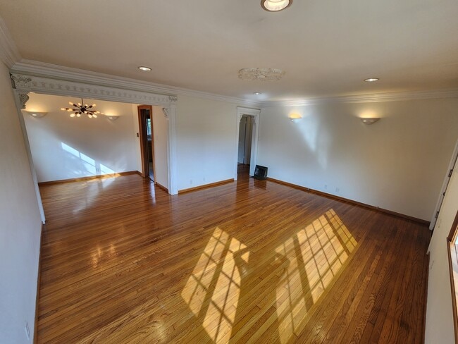 Building Photo - 3431 Tilden Ave