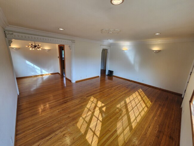 Foto del edificio - 3431 Tilden Ave