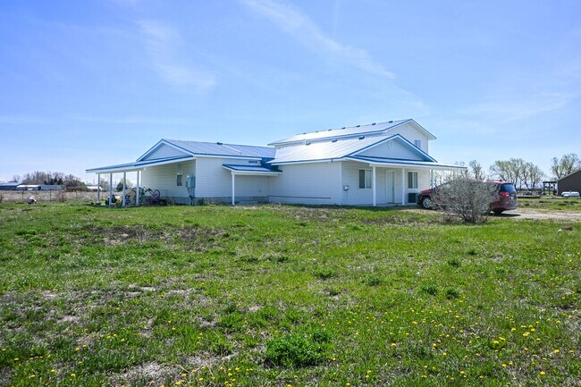 Building Photo - Stunning St. Anthoney Home: Recently Remod...