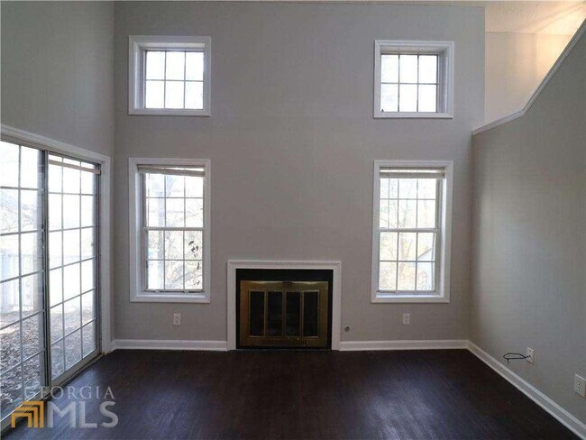 Building Photo - 2082 River Heights Walk SE