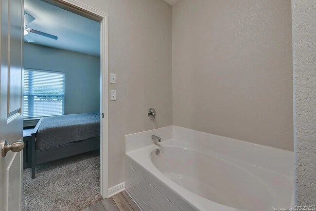 Foto del edificio - 6406 Underwood Way
