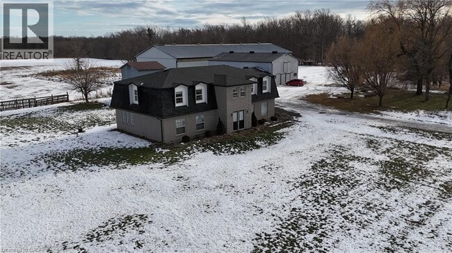 Building Photo - 38 ELEVENTH Road E