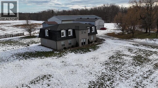 Photo du bâtiment - 38 ELEVENTH Road E