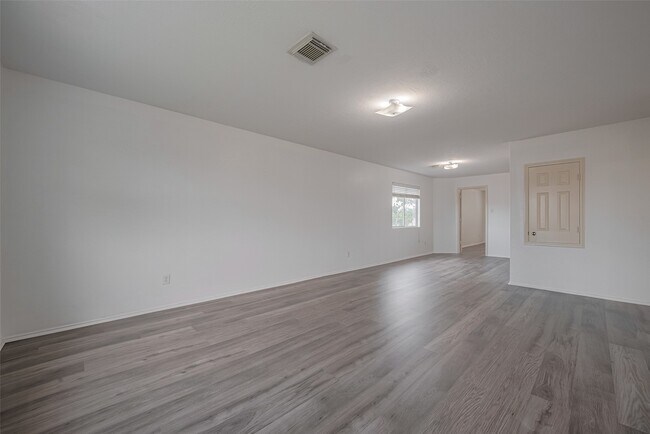 Foto del edificio - 6814 Shallow River Ct