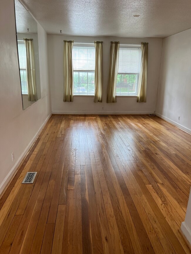 Living room - 2961 S Columbus St