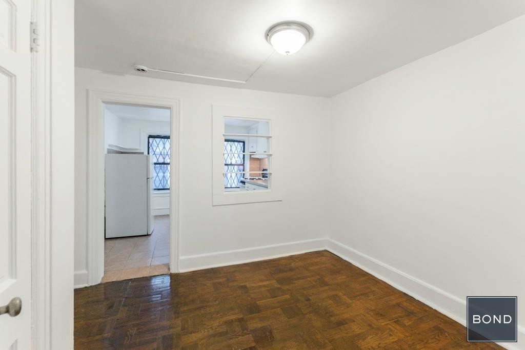 Primary Photo - 374 8th Ave
